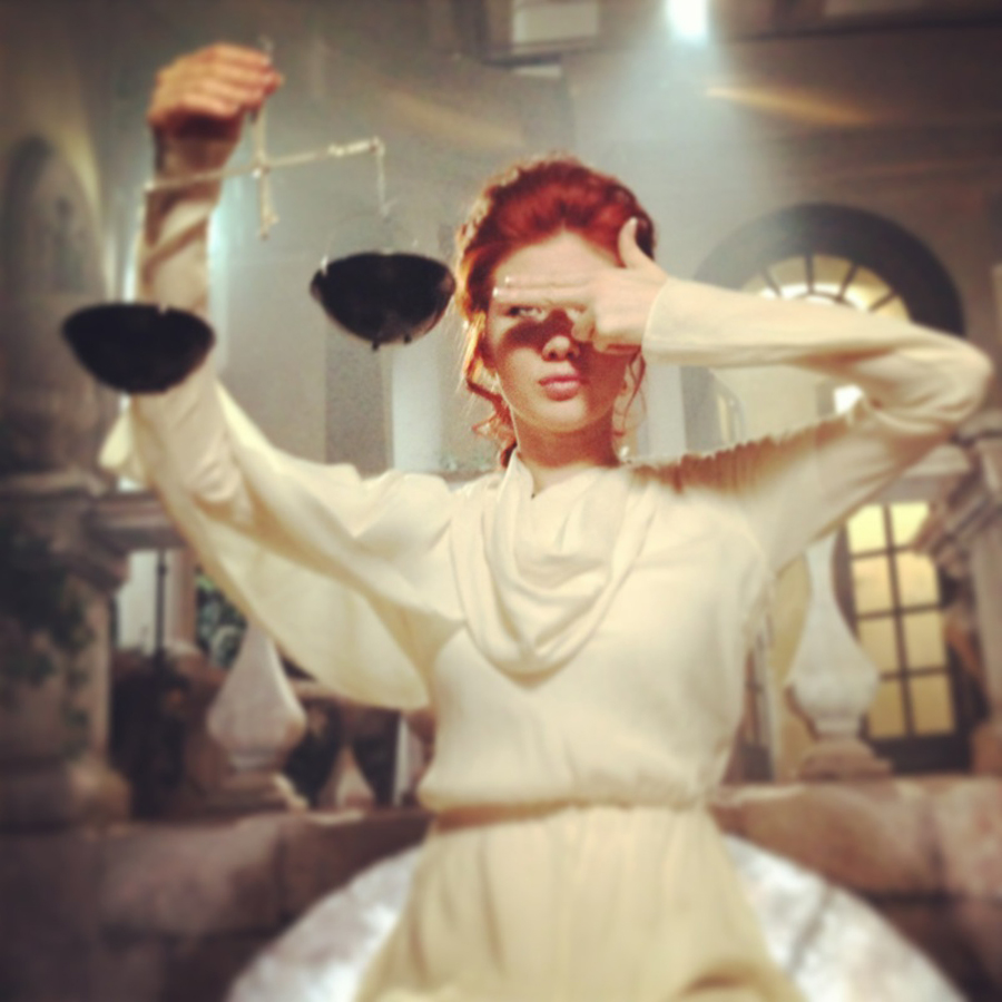 Анна Чапман в платьях Dasha Gauser